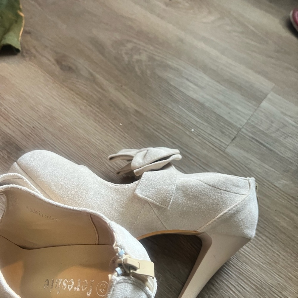 Dream Pairs Cream Elegant Heels